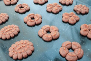 Petits biscuits sablés à la presse à biscuits